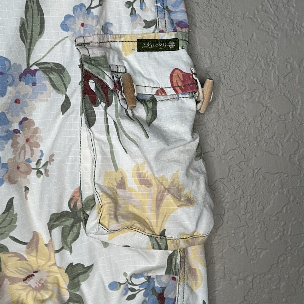 Y2K style Lucky Brand crop floral cargo pants - Picture 3 of 13